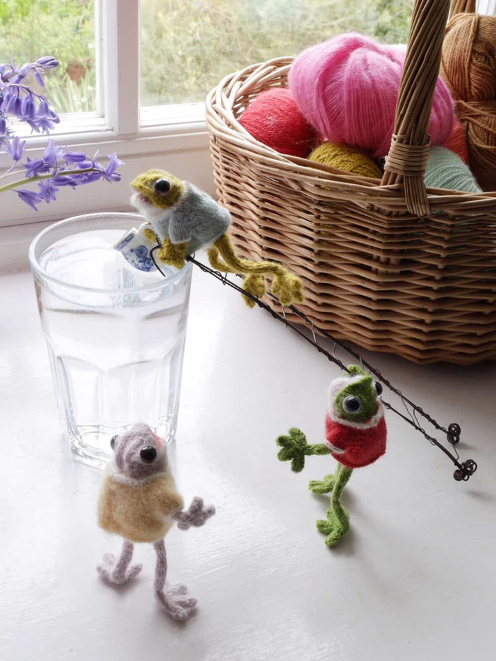 Froglet / Toadlet Knitting Kit