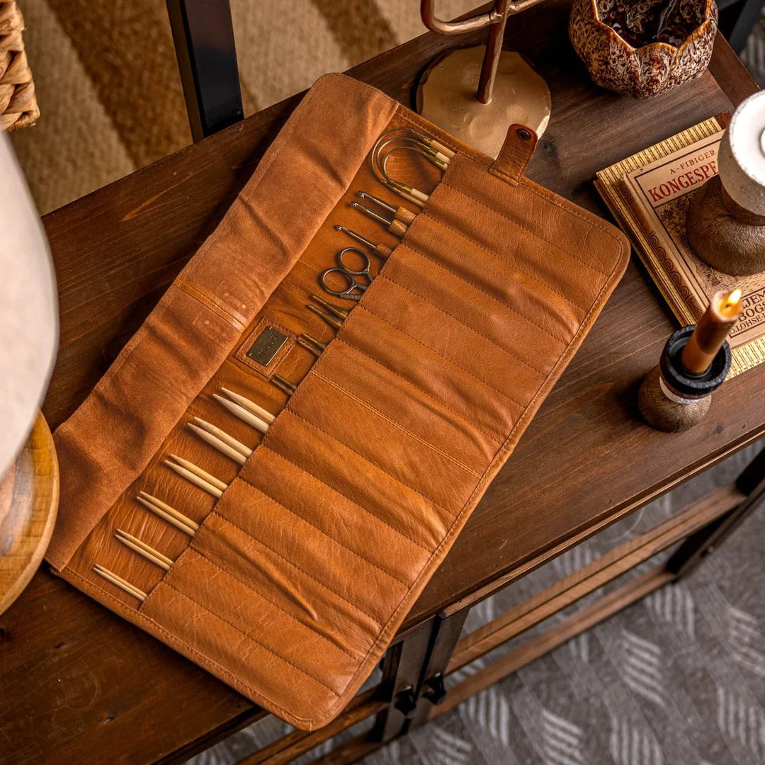 Bea needle case