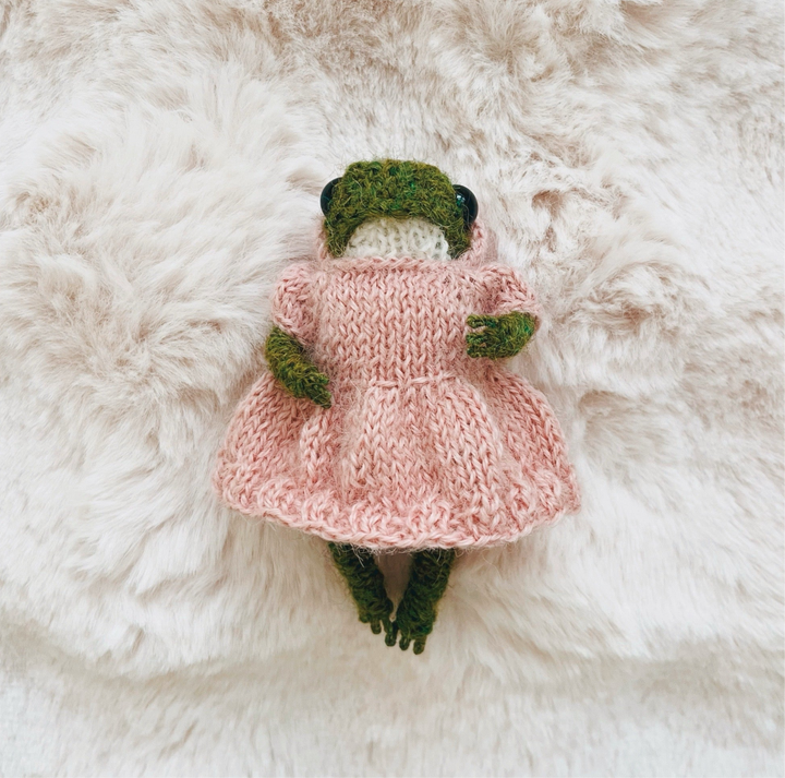KNITTED AND READY Little Frog in Dress