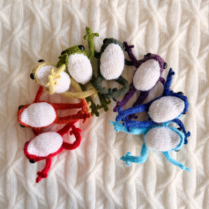 KNITTED AND READY Little Frogs