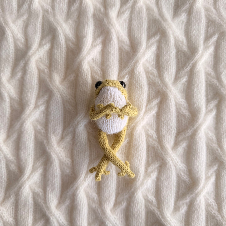 KNITTED AND READY Little Frogs