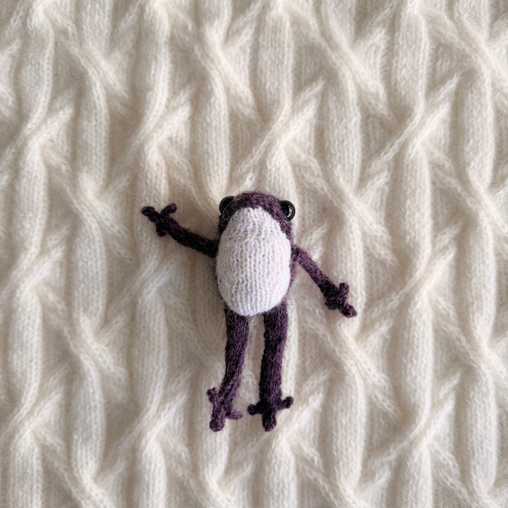KNITTED AND READY Little Frogs