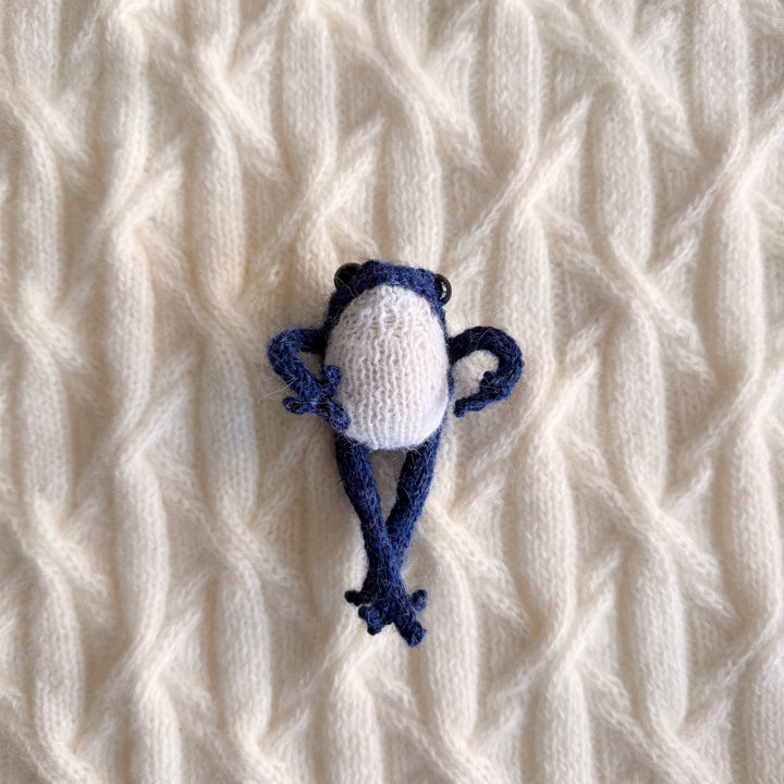 KNITTED AND READY Little Frogs