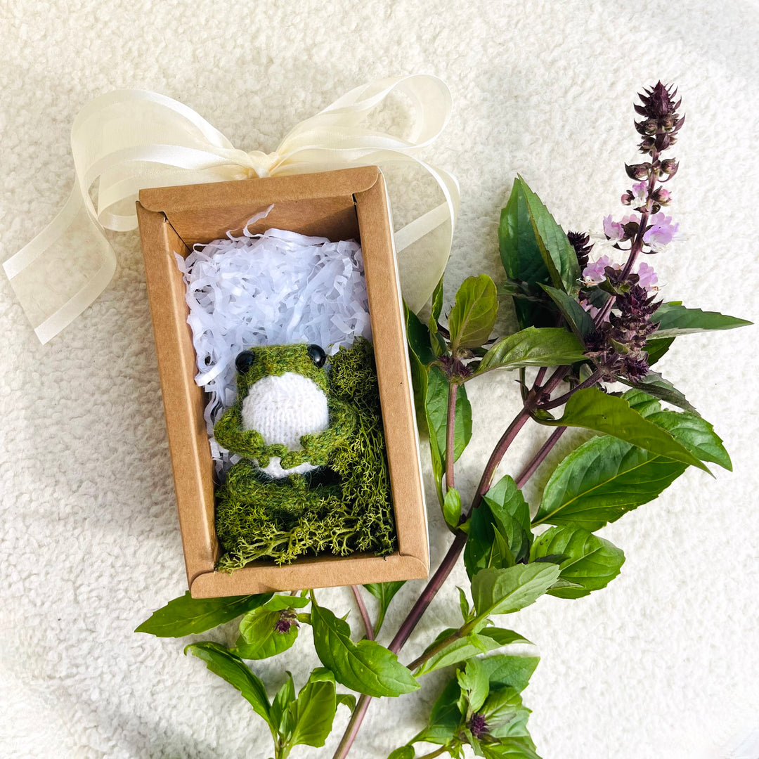 KNITTED AND READY Little Frog