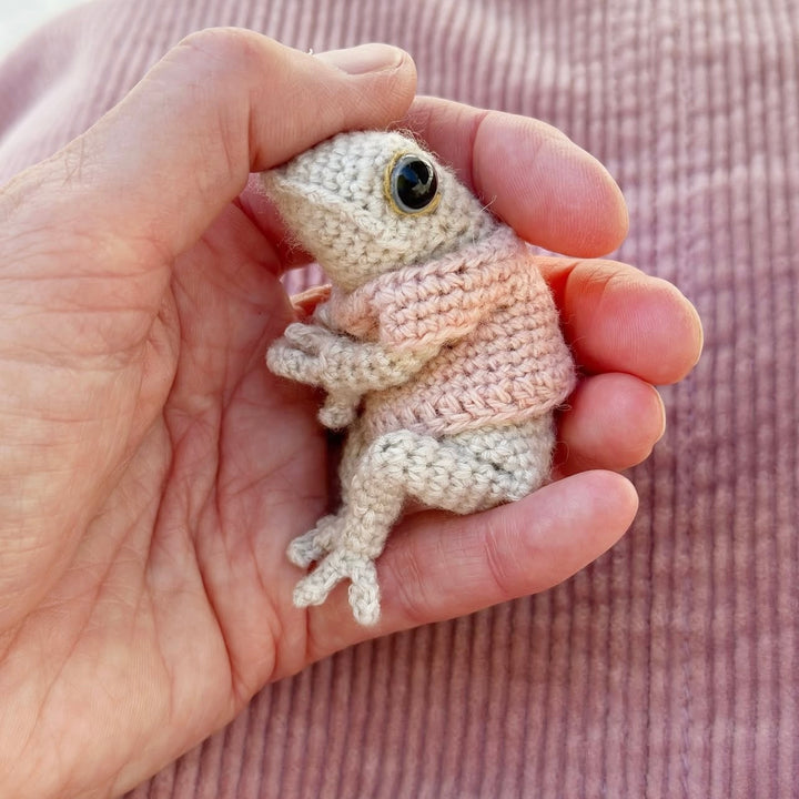 NEW Four Frogs Keyring Crochet Kit
