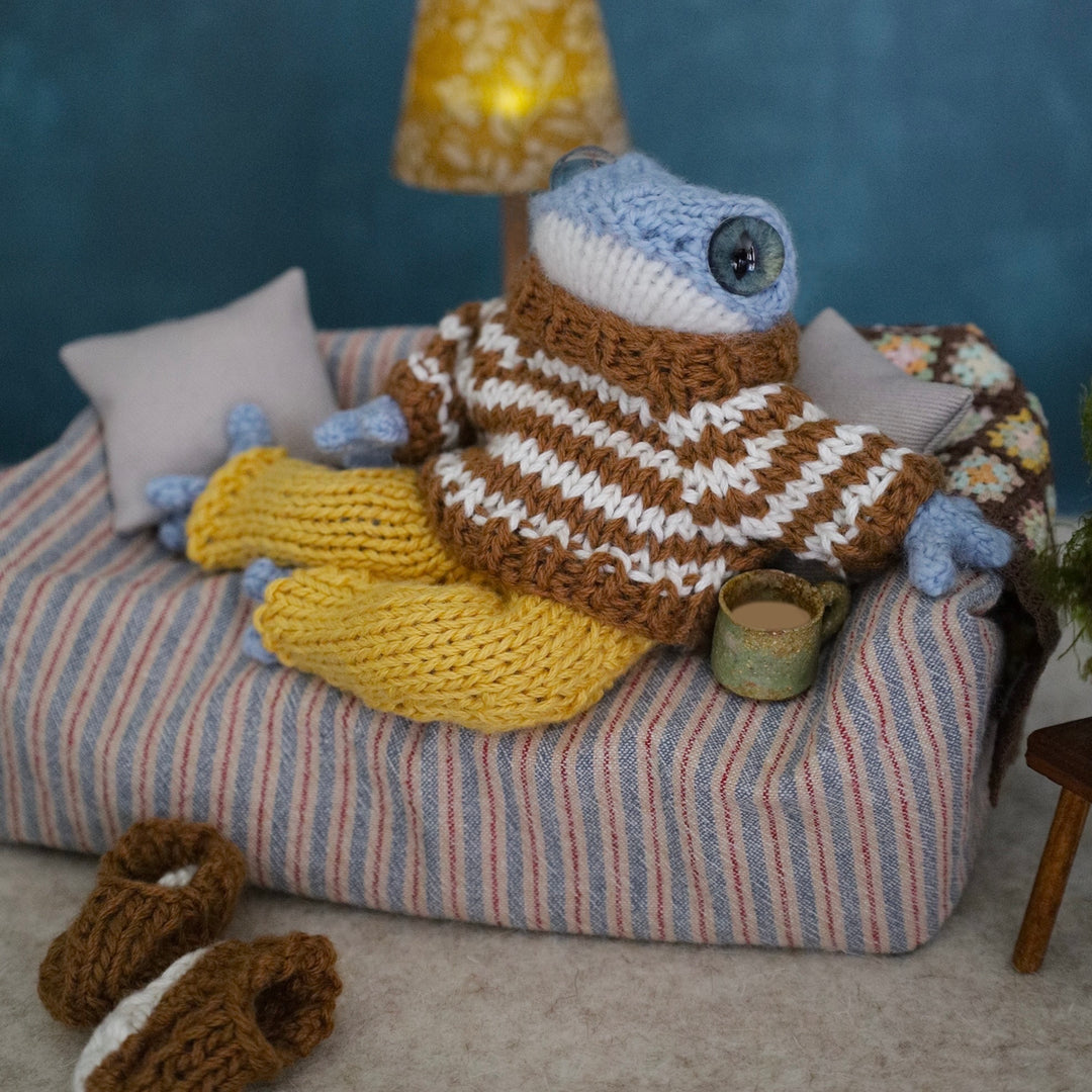Large Froglet Knitting Kit