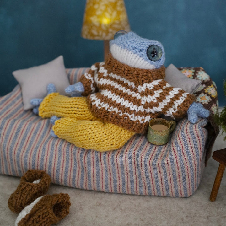 Large Froglet Knitting Kit