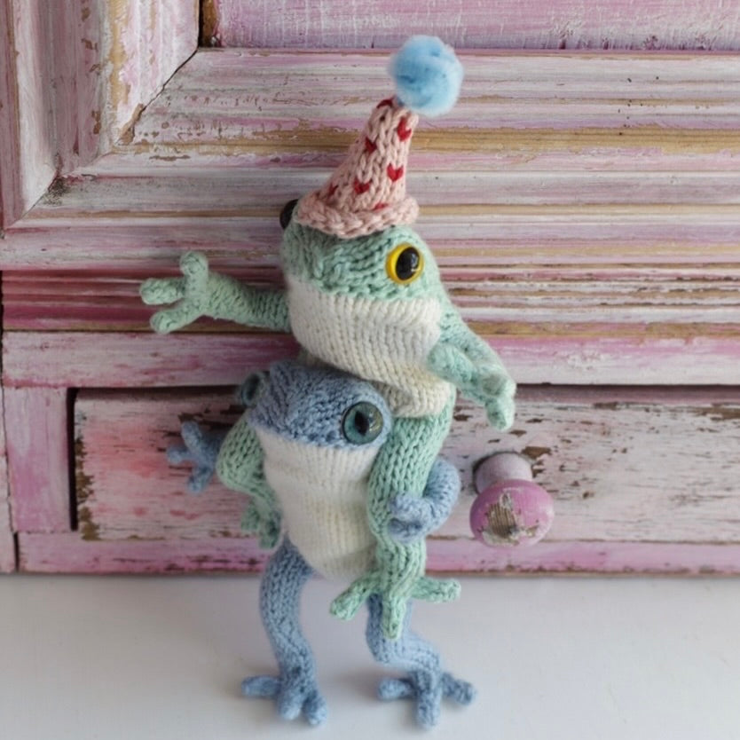 Large Froglet Knitting Kit
