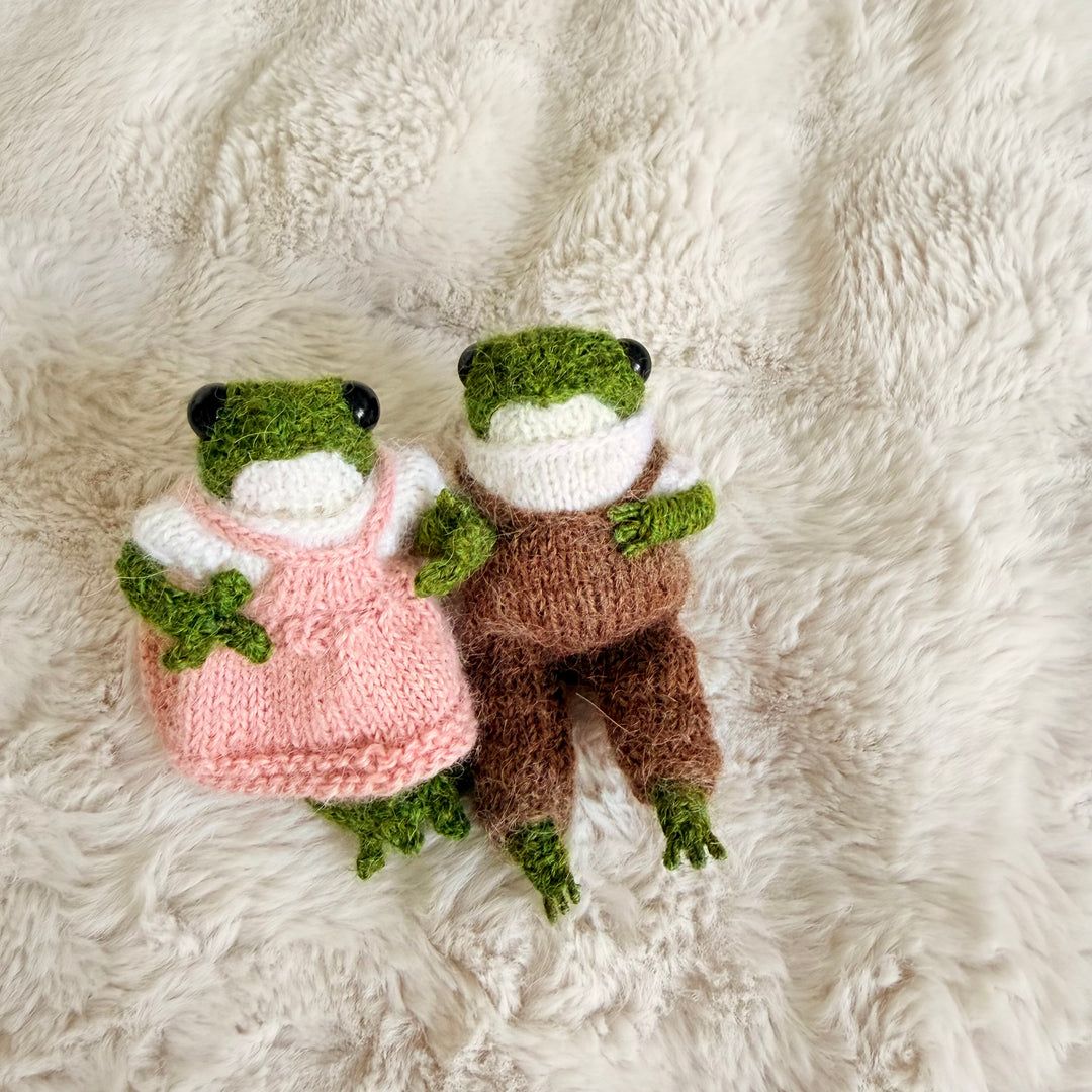 KNITTED AND READY Little Frogs Couple in Matching Outfits