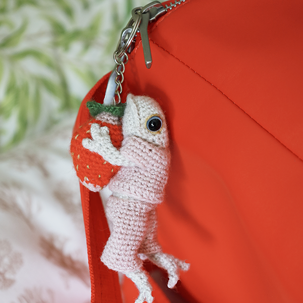 NEW Four Frogs Keyring Crochet Kit