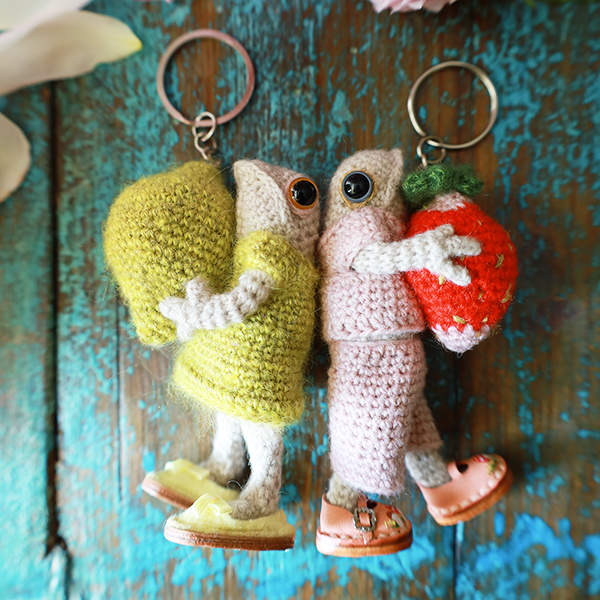 NEW Four Frogs Keyring Crochet Kit