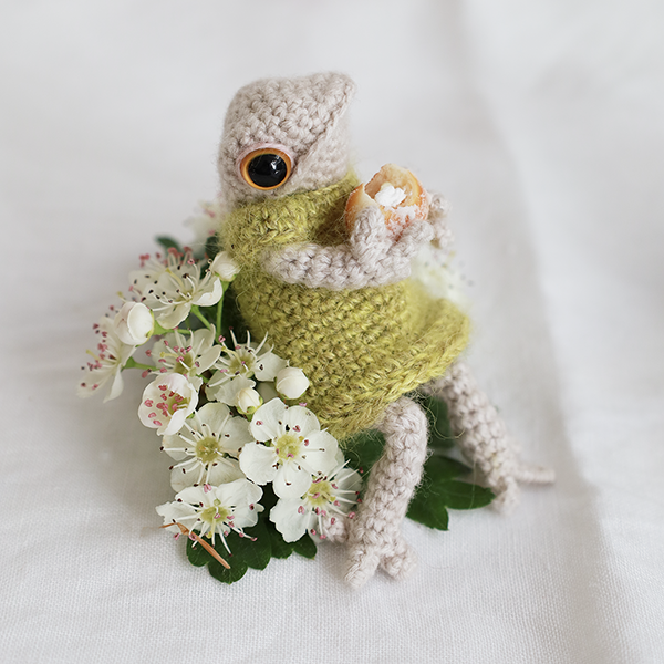 NEW Four Frogs Keyring Crochet Kit