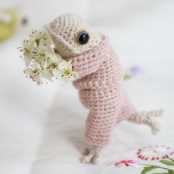 NEW Four Frogs Keyring Crochet Kit