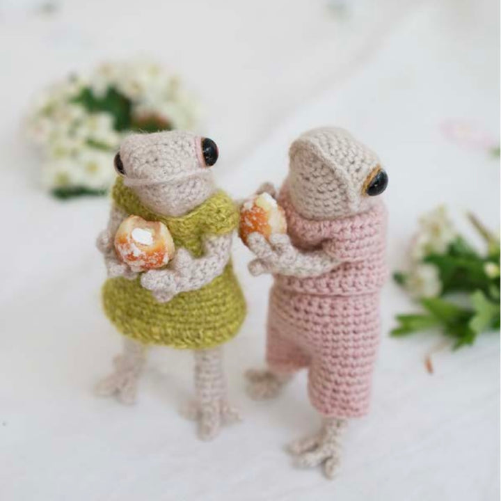 NEW Four Frogs Keyring Crochet Kit