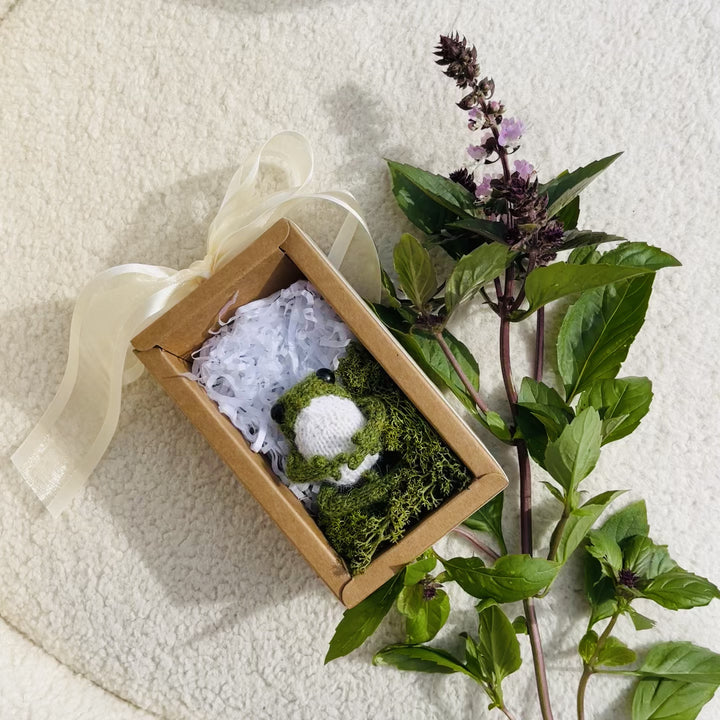 KNITTED AND READY Little Frog